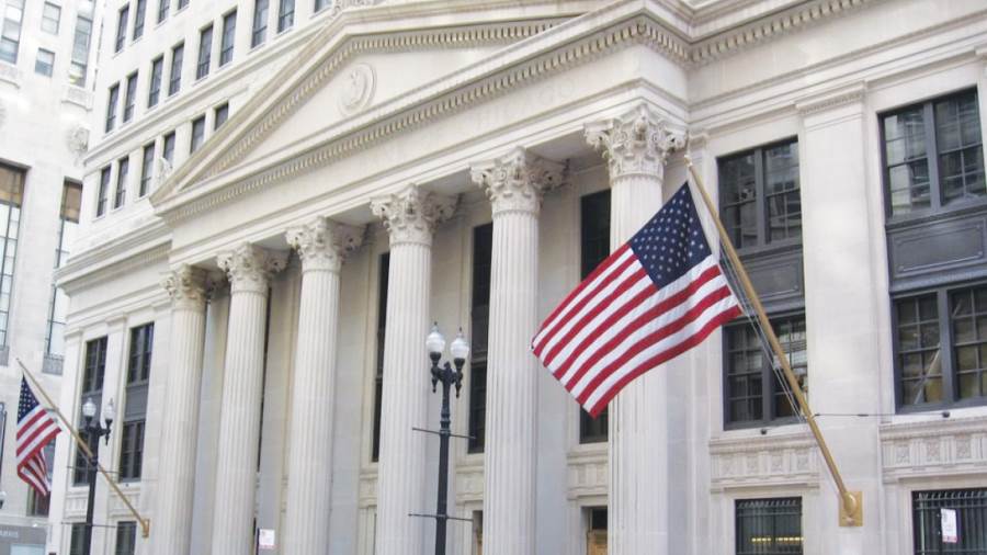 المركزي الأمريكي يتجه لتثبيت الفائدة وسط مخاوف من ارتفاع الت