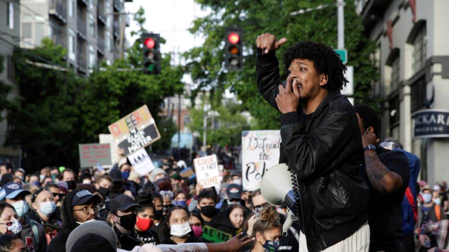 تظاهر المئات في واشنطن ضد الهجمات على الأمريكيين من أصول آسي