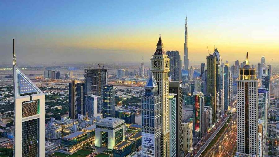 الإمارات تقر برنامجا لجذب العاملين عن بعد