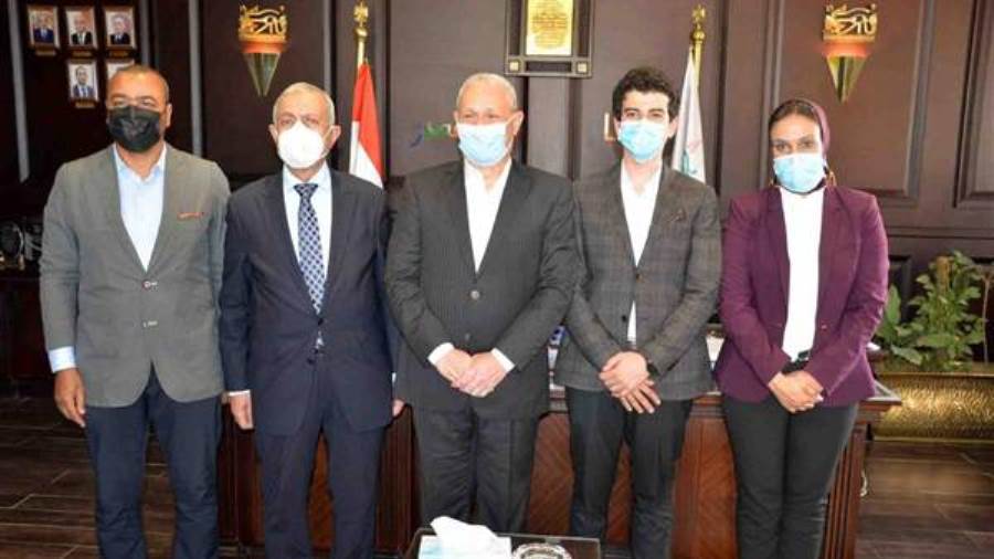 المستشار مصطفي ألهم محافظ الاقصر المستشار مصطفي ألهم محافظ الاقصر