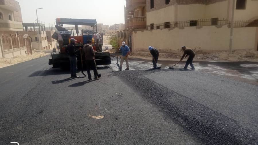 رئيس الجهاز: تنفيذ أعمال رصف طرق حي النوادي بمدينة المنيا ال