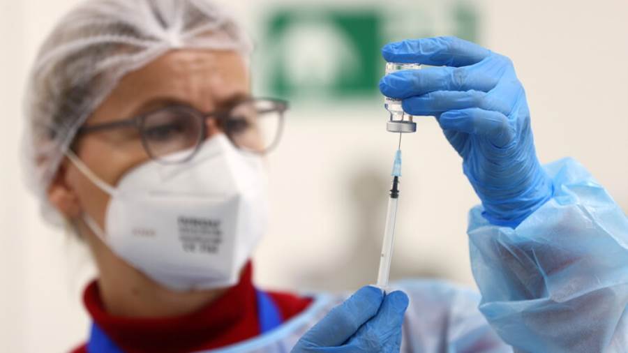 أسترازينيكا تعلن أن لقاحاها أثبت فعاليته بنسبة 100%