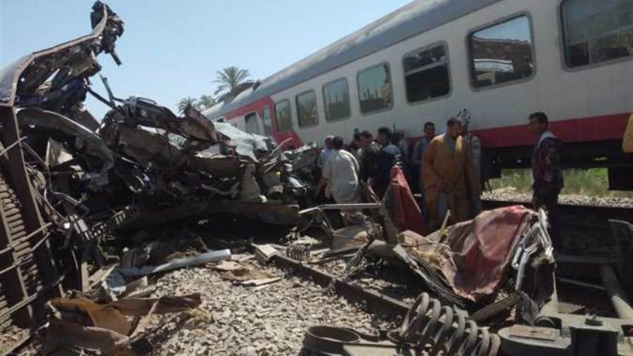 وزير النقل: لا نعلم سبب توقف القطار الأول حتى الآن فى حادث س وزير النقل: لا نعلم سبب توقف القطار الأول حتى الآن فى حادث س