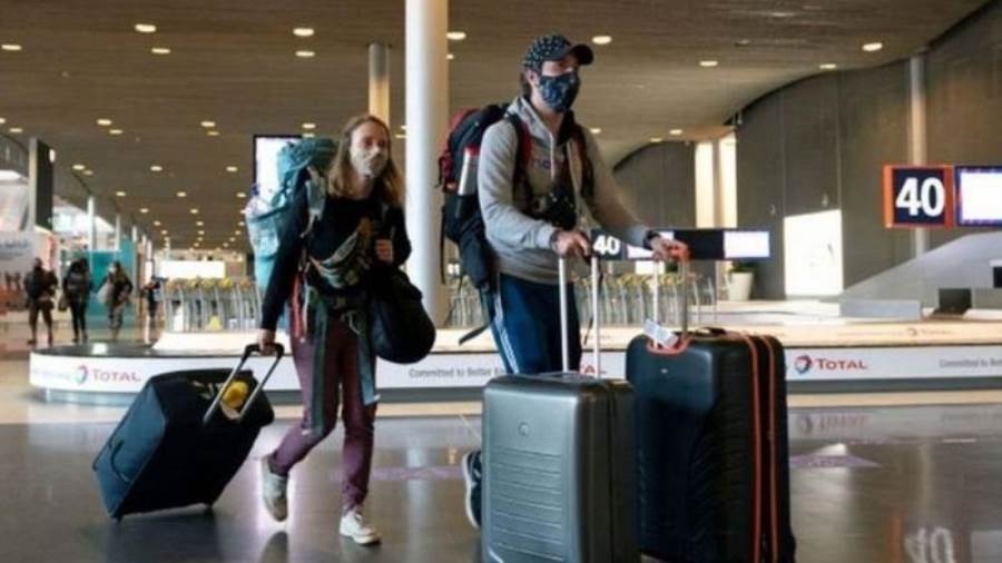 فرنسا تكثف عمليات التفتيش بسبب الوضع الوبائي الحرج