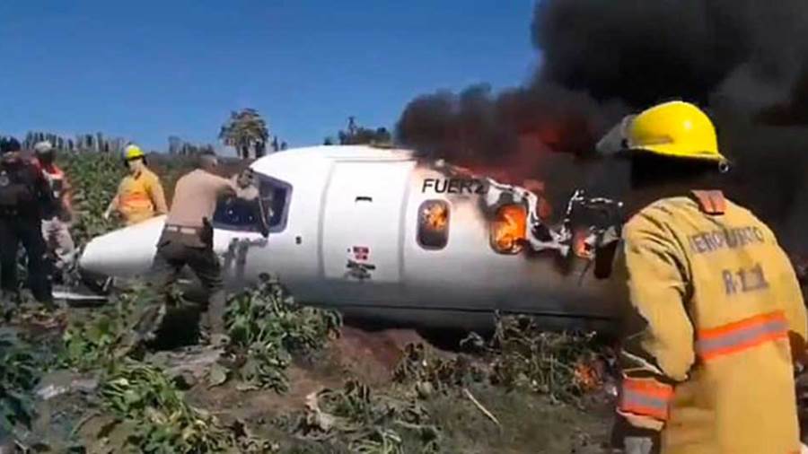 مصرع 6 أشخاص في تحطم طائرة بالمكسيك