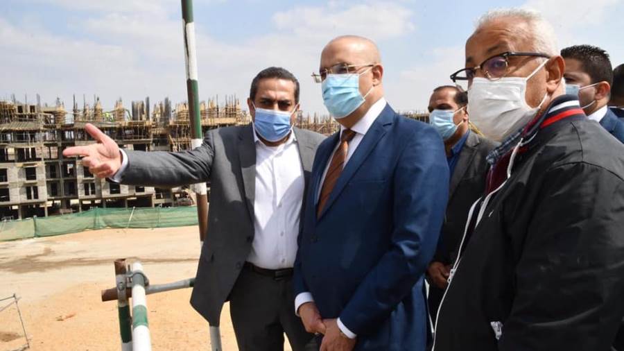 وزير الإسكان يتفقد الموقف التنفيذي لمشروع تطوير منطقة سور مج
