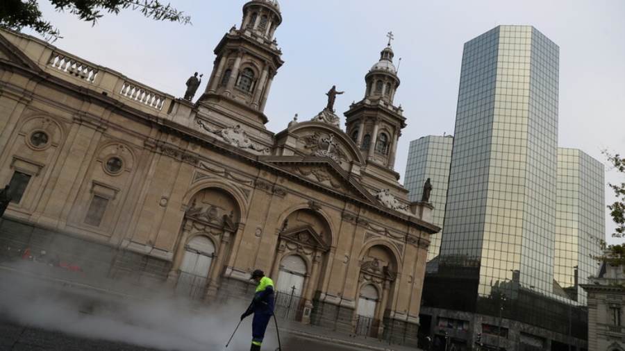 تشيلي تغلق حدودها وتشدد القيود العامة وسط ارتفاعات غير مسبوق