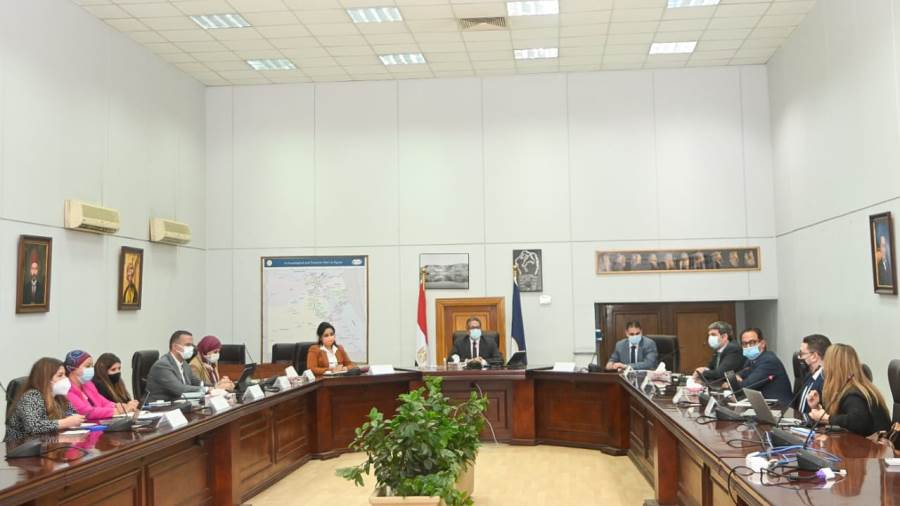 وزير الآثار يستعرض استراتيجية العلاقات العامة للسياحة المصري وزير الآثار يستعرض استراتيجية العلاقات العامة للسياحة المصري