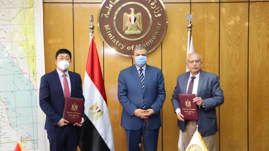 وزير القوي العاملةيشهد توقيع مذكرة تفاهم مع هواويلتدعيم التح