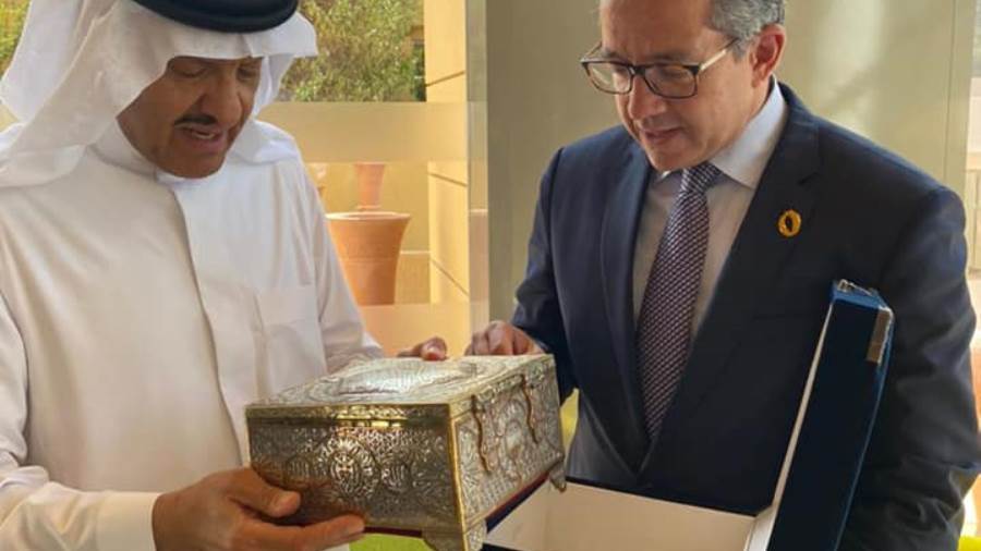 وزير السياحة والآثار يلتقي الأمير سلطان بن سلمان بن عبد العز وزير السياحة والآثار يلتقي الأمير سلطان بن سلمان بن عبد العز