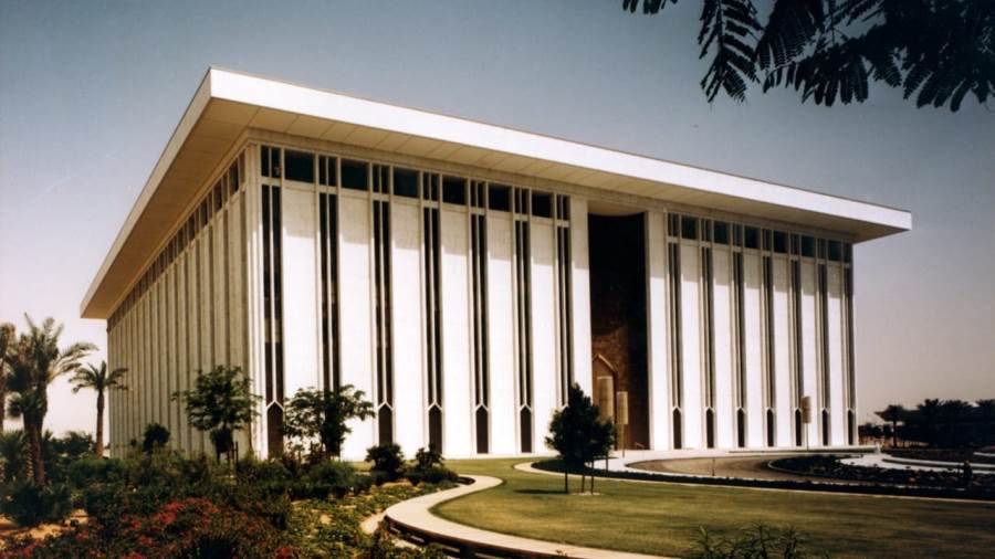 المركزي السعودي يتوقع استقرار اقتصاد المملكة وانتعاش التجارة