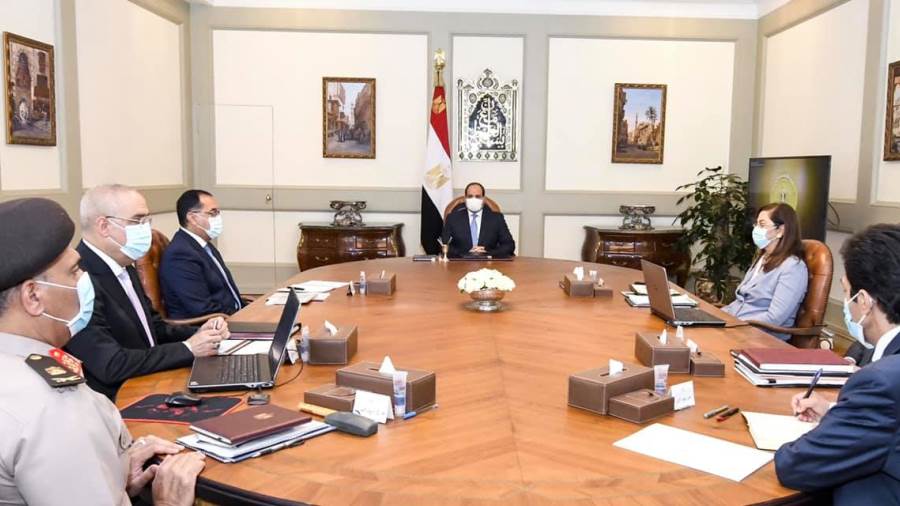 السيسي يطلع على خطة الدولة الاستراتيجية في مجال محطات تحلية 