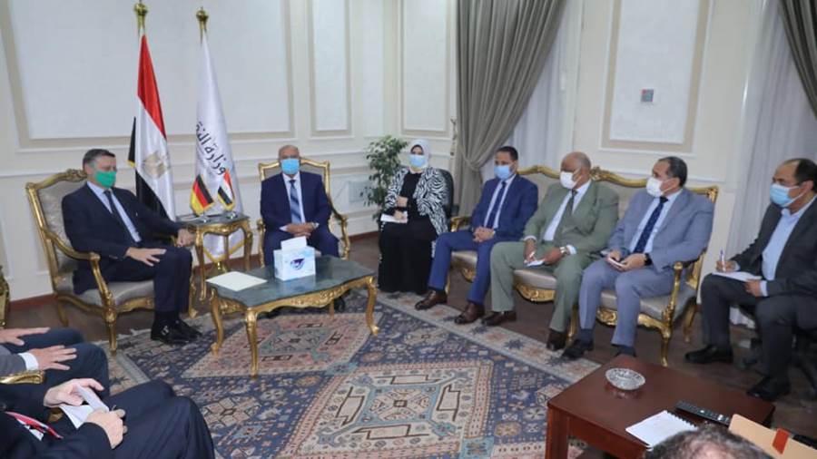 وزير النقل يستقبل السفير الألماني بالقاهرة لبحث تدعيم التعاو