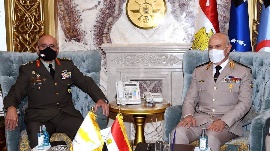 وزير الدفاع ورئيس الأركان يلتقيان قائد الحرس القبرصى لبحث عل وزير الدفاع ورئيس الأركان يلتقيان قائد الحرس القبرصى لبحث عل