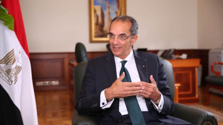 عمرو طلعب وزير الاتصالات