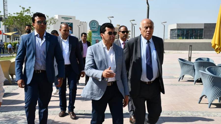 بالصور.. جولة تفقدية لوزير الشباب بنادي 6 أكتوبر برفقة نظيره