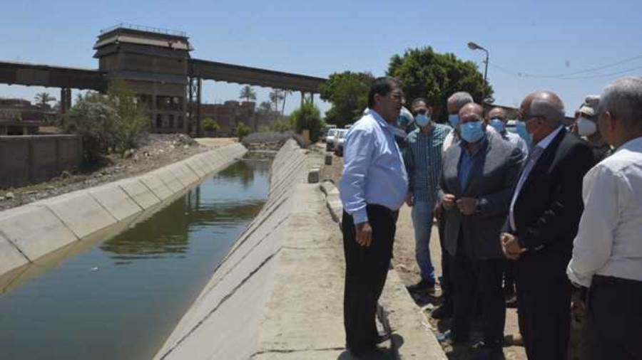 محافظ الجيزة يتفقد مشروعات مبادرة حياة كريمةفي الصف