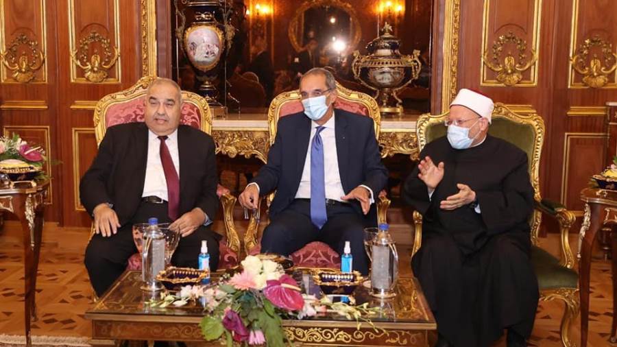 وزير الاتصالاتيلقى كلمة مؤتمر مؤسسات الفتوى في العصر الرقمى.