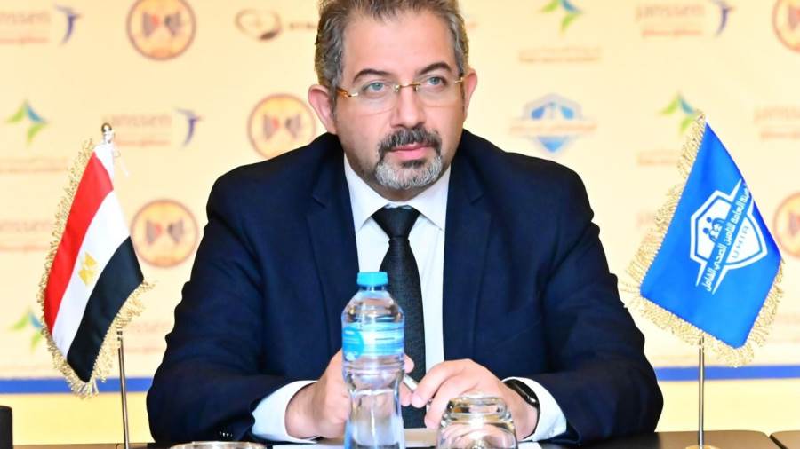 حسام صادق المدير التنفيذي للتأمين الصحى