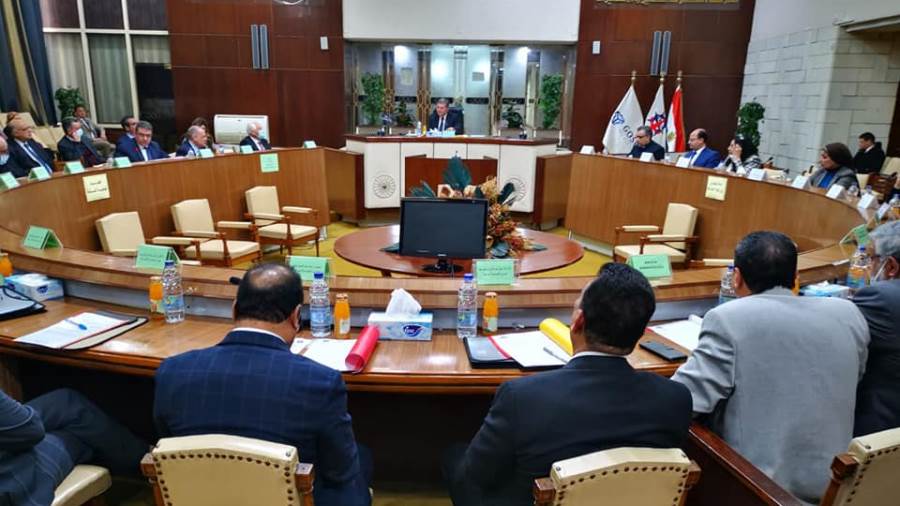 لشركة القابضة للنقل البحري والبري