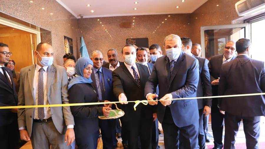 وزير القوى العاملة يفتتح معرض منتجات المشغولات اليدوية