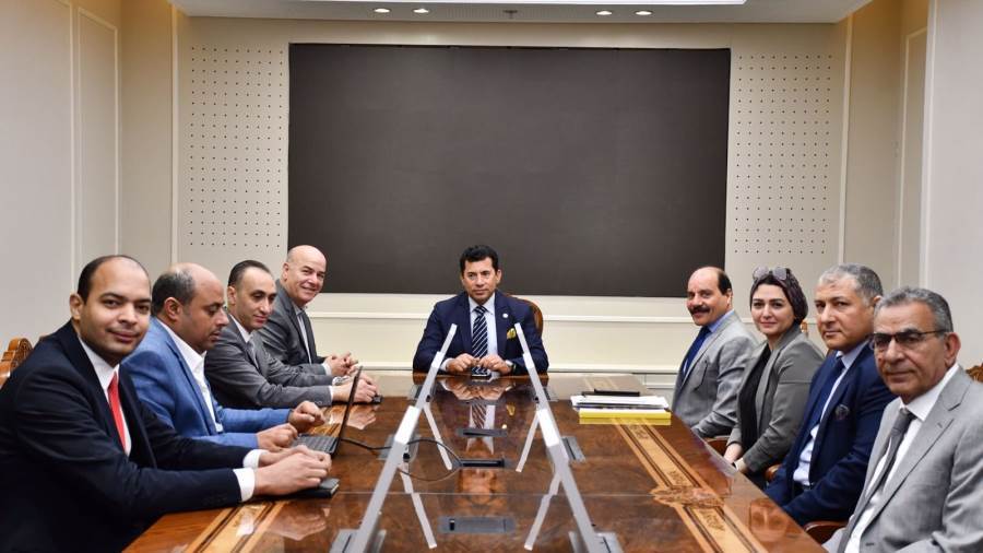 اجتماع وزير الرياضة