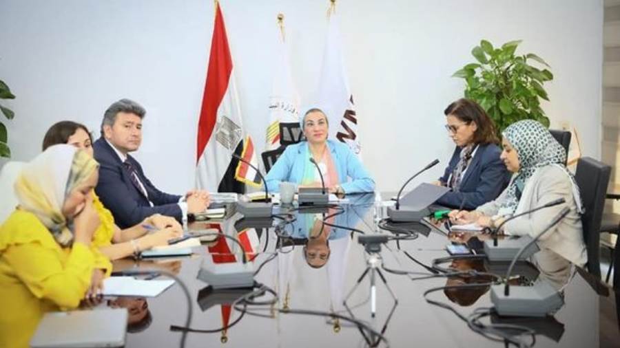 وزيرة البيئة وزيرة البيئة
