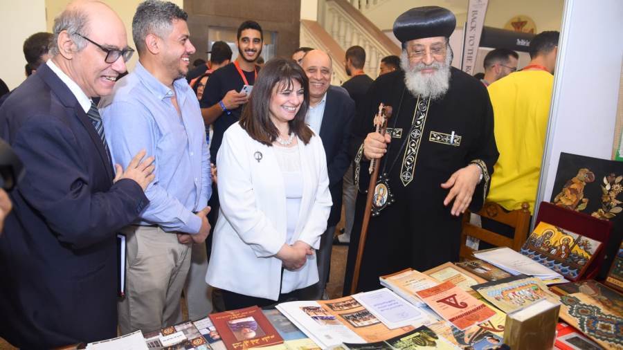 البابا تواضروس والسفيرة سها جندي يفتتحان جناح الهجرة بمعرض ل