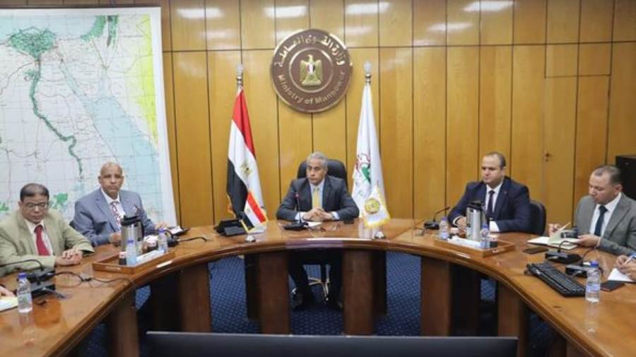 وزير القوى العاملة حسن شحاتة