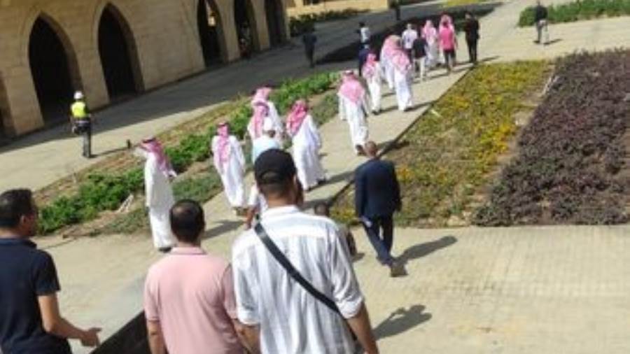 وفد الاسكان