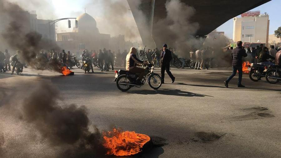 بداية النهاية.. دعوات لتظاهرات جديدة في إيران