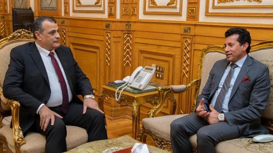 وزير الشباب ووزير الانتاج الحربي