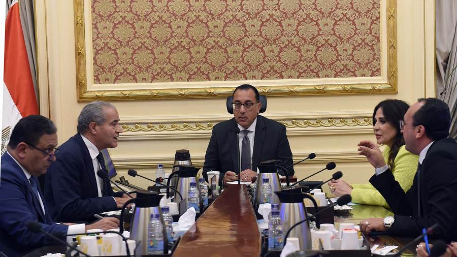 رئيس الوزراء يتابع مع وزير التموين موقف احتياطيات السلع الأس رئيس الوزراء يتابع مع وزير التموين موقف احتياطيات السلع الأس