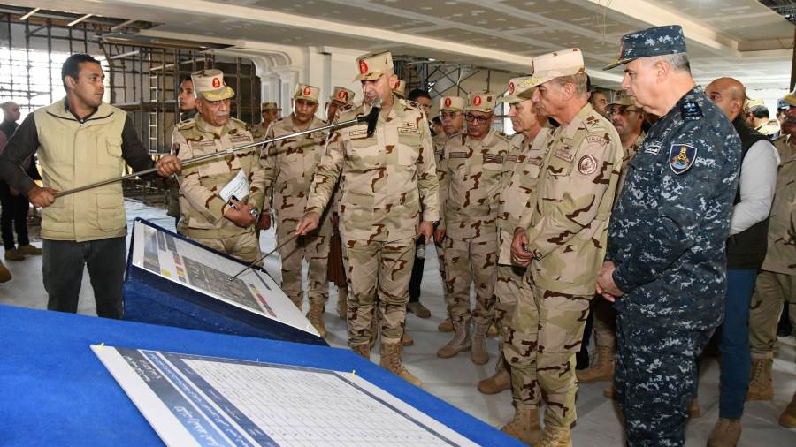 وزير الدفاع والإنتاج الحربى يتفقد مقر القيادة الإستراتيجية