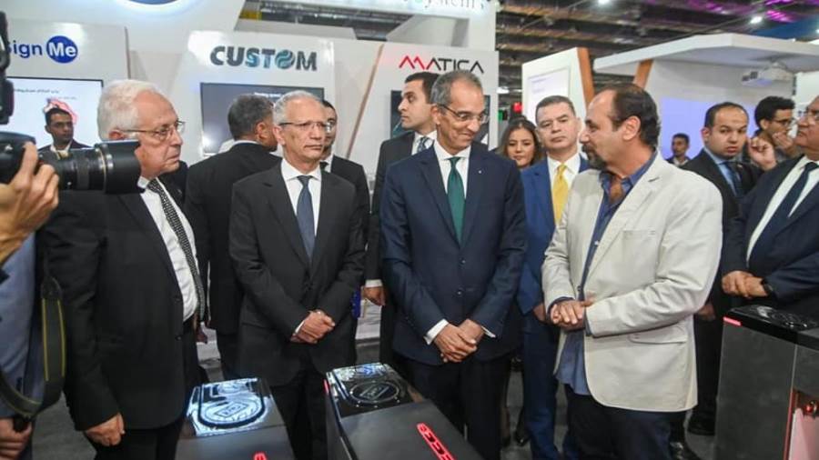 وزير الاتصالات