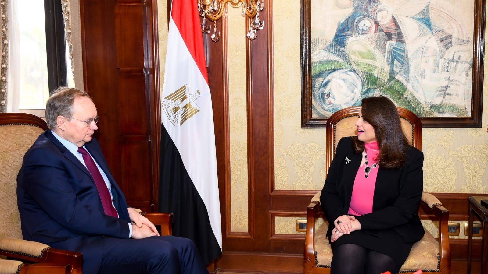 وزيرة الهجرة وزيرة الهجرة