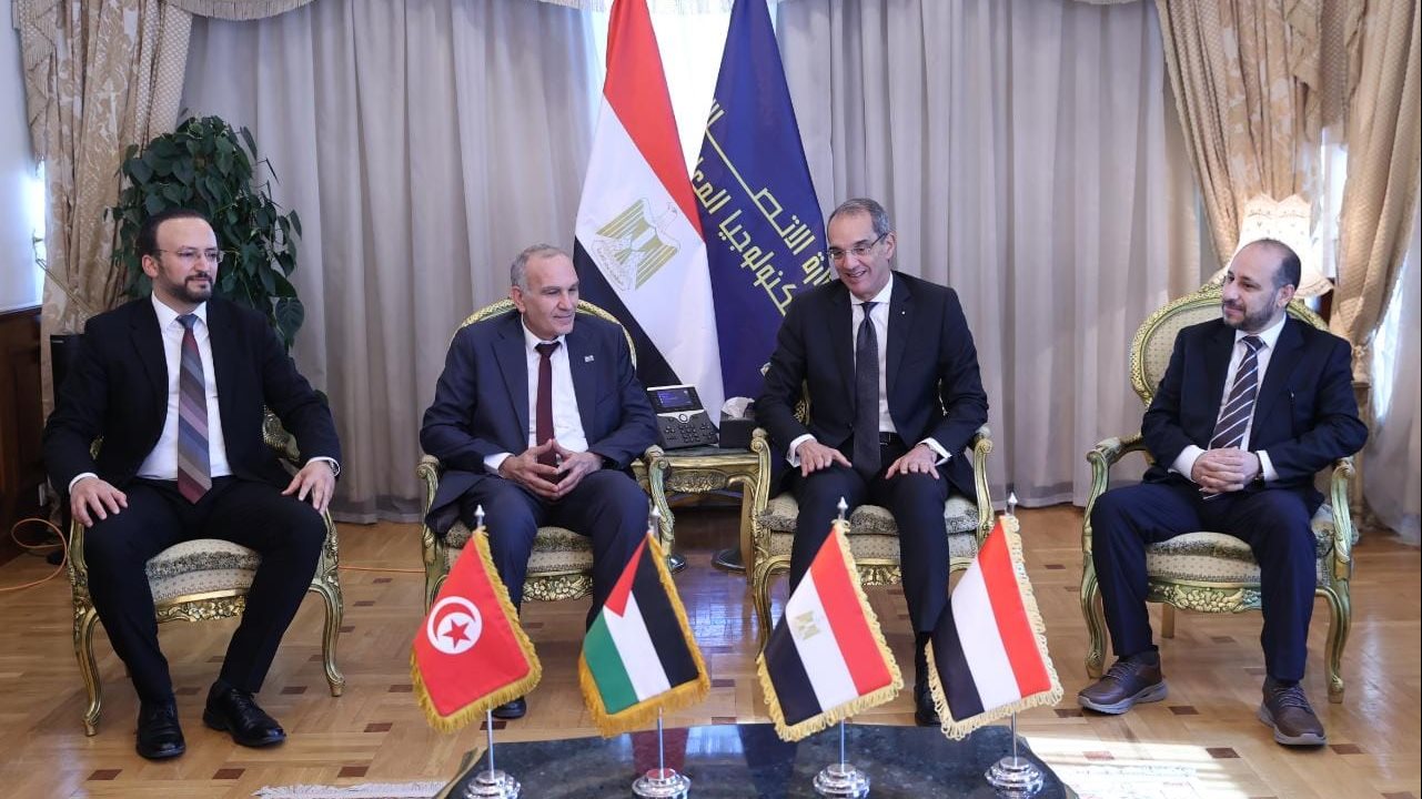 د.عمرو طلعت وعدد من وزراء الاتصالات العرب