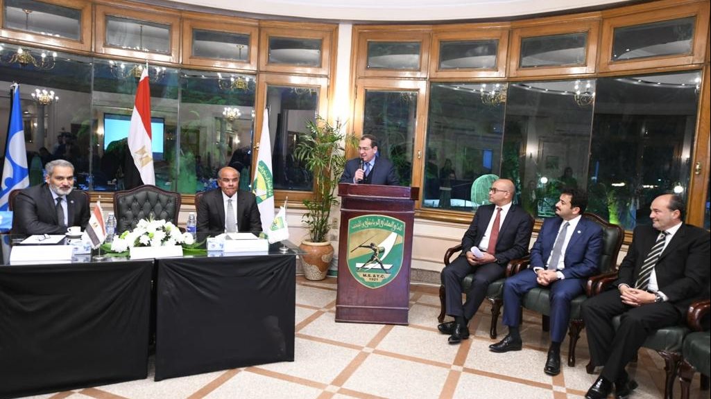 الملا خلال إلقاء كلمته 