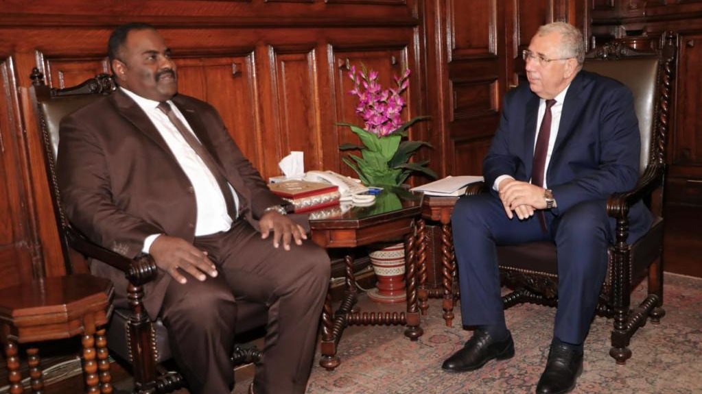 السيد القصير مع وزير الاستثمار والصناعة بالسودان السيد القصير مع وزير الاستثمار والصناعة بالسودان