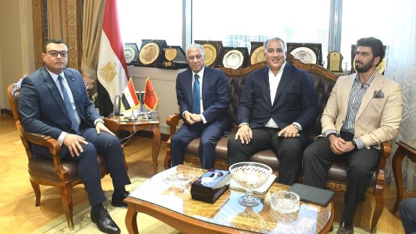 وزير الإسكان 