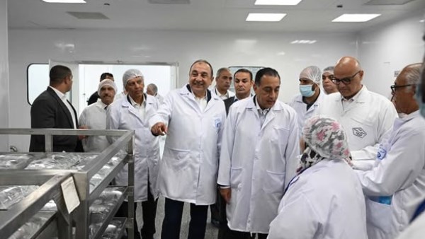 مستعرضًا جهود التطوير.. رئيس الوزراء يتفقد مصنعين بشركة النصر للكيماويات الدوائية 