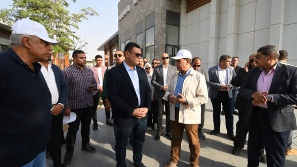 وزير الإسكان يشدد على دفع العمل لسرعة الإنتهاء من تنفيذ مشروع حدائق "تلال الفسطاط"