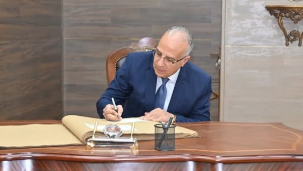 موصيًا بترشيد الاستهلاك.. وزير الموارد المائية يستعرض جهود تحقيق الأمن المائي المصرى