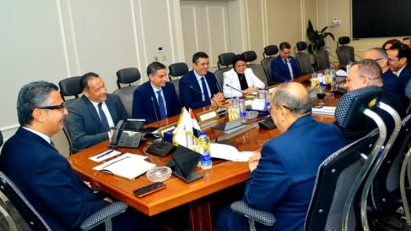 تطوير المجمعات الاستهلاكية.. وزير التموين وشركة “أورانج مصر” يبحثان تعزيز التعاون في الخدمات الرقمية