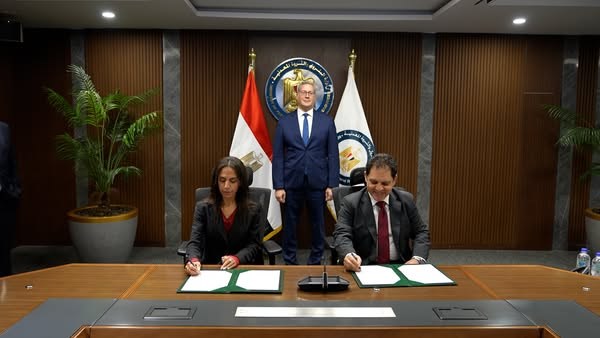 شركة الثروات التعدينية و"فيركيم مصر للأسمدة" توقعان اتفاقية لتصنيع خام الفوسفات 