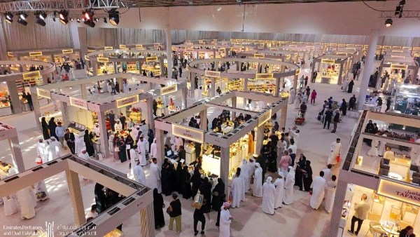 وسط مشاركة واسعة.. معرض الإمارات للعطور يقدم خصومات تصل إلى 50%