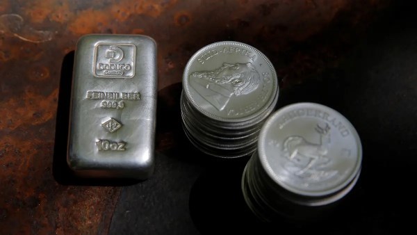 سعر أونصة الفضة يسجل أعلى مستوى له منذ عام 1993