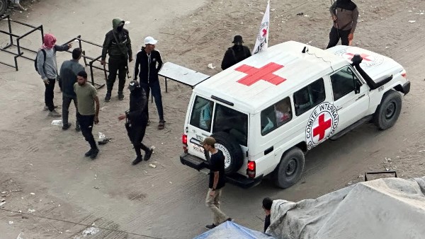 بدء إطلاق سراح الدفعة الأولى من الرهائن الإسرائيليين في غزة