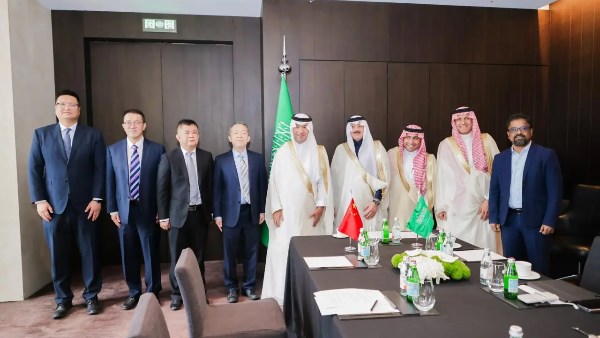 السعودية وشركات صينية توقعان اتفاقيات لبناء 24 ألف وحدة سكنية السعودية وشركات صينية توقعان اتفاقيات لبناء 24 ألف وحدة سكنية