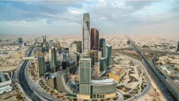 السعودية تطرح 11 فرصة استثمارية لتعزيز التنمية المحلية السعودية تطرح 11 فرصة استثمارية لتعزيز التنمية المحلية